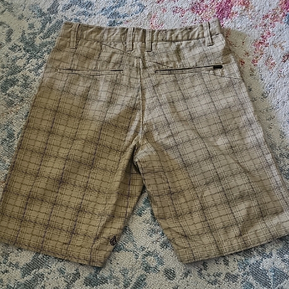 Nwot Volcom Shorts Mens Beige Khaki Tan Corpo Class Skateboard Skate Casual 30 - Picture 2 of 2